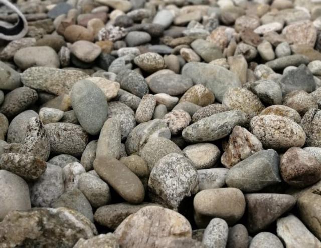 Галька речная пестрая (20-40 мм.)  купить в Чите от производителя, без посредников